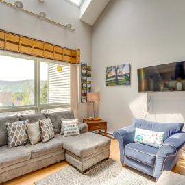 Windham Mountain Vacation Rental ~ 3 Mi to Lifts!，位于温德姆的酒店