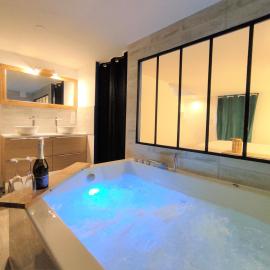 Maison de ville, SPA Balnéo, 2 suites parentales，位于维希的酒店
