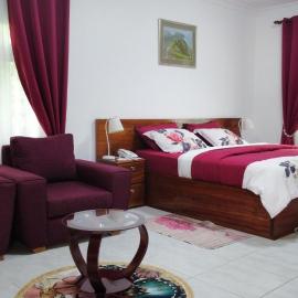 Charlestina Beach Resort，位于Ampeni的酒店