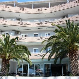 Hotel Cariatis，位于尼亚·卡利克拉提亚的酒店