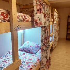 Unique City Hostel 100 meters from Beach，位于拉纳卡的酒店