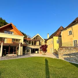 Weingut FJ Gritsch Mauritiushof Apartments，位于斯皮茨的酒店