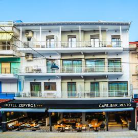 Hotel Zefyros，位于帕拉利亚卡泰里尼斯的酒店