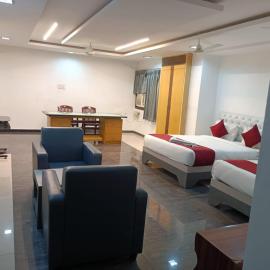 HOTEL BLUE MOON