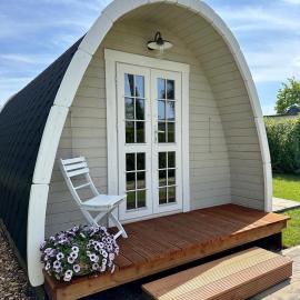 LODGE, een super knus tiny house, nabij vaarwater en haven!，位于Belt-Schutsloot的酒店