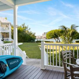 Beach House Getaway - 2BR 2-5BA Coastal Villa，位于鸭礁岛的酒店
