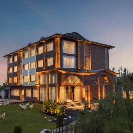 WelcomHeritage Grand, Srinagar，位于斯利那加的酒店
