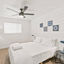 Lovely 1-bedroom condo in Biltmore - Parking，位于凤凰城的酒店