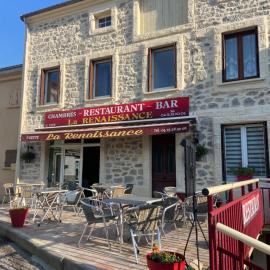 Hôtel Restaurant La Renaissance,位于Saint-Cirgues-en-Montagne的酒店