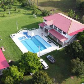QUINTA CAMPESTRE LA FLORIDA，位于马里基塔的酒店