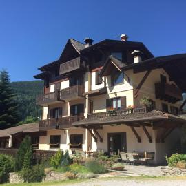 Albergo Quai，位于Monno的酒店