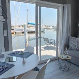 Marina degli Estensi Floating Resort - House Boat，位于里杜德里伊斯坦西的酒店