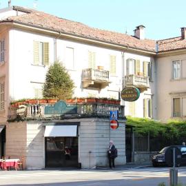 Albergo Bologna，位于瓦雷泽的酒店