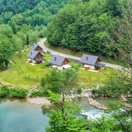 Resort Stari Malni, Osilnica - vacation houses Stari Malni，位于奥斯尼卡的酒店