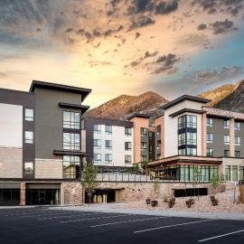 Courtyard by Marriott Salt Lake City Cottonwood，位于Cottonwood Heights的酒店
