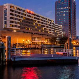 Sheraton Norfolk Waterside Hotel，位于诺福克的酒店