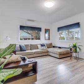 Bright and airy cosy cottage, close to town，位于Thirlmere的酒店