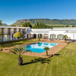 African Sky Harrismith Inn，位于哈里史密斯的酒店