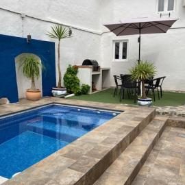 Traditional Village House with Private Pool in Villanueva de San Juan，位于Villanueva de San Juan的酒店
