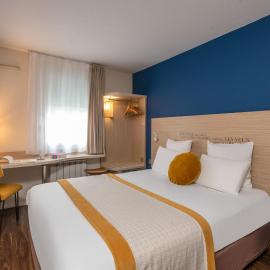 Kyriad Lyon Est - Bron Eurexpo Le Cottage，位于布隆的酒店