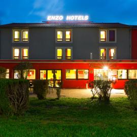 Enzo Hotels Pont-a-Mousson，位于蓬塔穆松的酒店