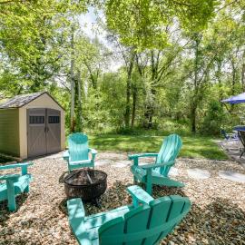 1 Mi to Indiana Dunes Nat'l Park: Home w/ Patio!，位于Gary的酒店