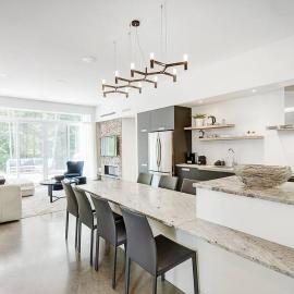 Tremblant Oasis: Luxury, Nature, Hot Tub, Views!，位于La Conception的酒店