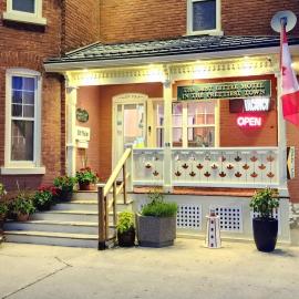 Maple Leaf Motel，位于戈德里奇的酒店