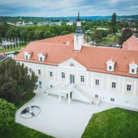 Schloss Haindorf，位于朗根洛伊斯的酒店