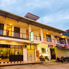 Halo Hotel，位于仙本那的酒店