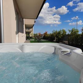 San Giorgio Design Home con Jacuzzi Privata，位于科拉迪拉齐塞的酒店