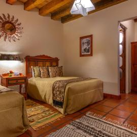 Hotel Pueblo Magico，位于帕茨库卡罗的酒店