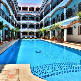 Hotel Colonial Playa del Carmen，位于普拉亚卡门的酒店