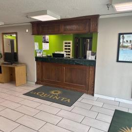 La Quinta Inn by Wyndham Omaha Southwest，位于Millard的酒店
