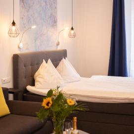 Hotel Zum Goldenen Hirschen，位于弗赖施塔特的酒店
