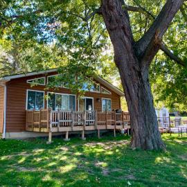 Merland Park Cottages and Motel，位于皮克顿的酒店