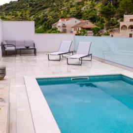 Insula Apartment with Private Pool，位于普契什查的酒店