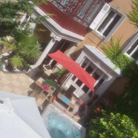 GUESTHOUSE La VILLAE，位于马扎梅的酒店