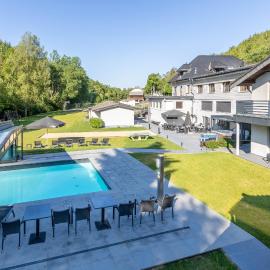 Hotel Val de l'Our,位于布尔格-罗伊兰德的酒店