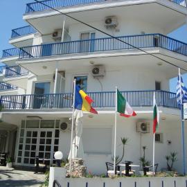 Iraklitsa Beach，位于伊拉克里萨的酒店
