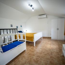 Studio apartment Villa Radovic，位于Strp的酒店