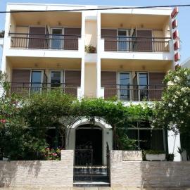 Karis Hotel，位于科斯镇的酒店