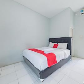 RedDoorz Syariah near RS Hermina Sukabumi，位于苏加武眉的酒店