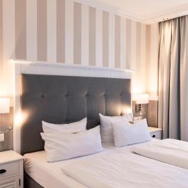 Resort Hotel IV Jahreszeiten Zingst，位于青斯特的酒店