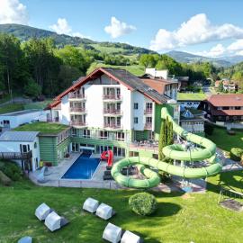Familienhotel Trebesingerhof，位于Trebesing的酒店