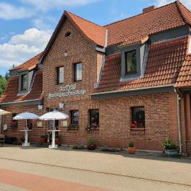 Landhotel & Restaurant Zum Krug im grünen Kranze，位于Pätower Steegen的酒店