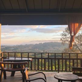ภูคำฮ้อมคลิฟฟ์ลอดจ์ แอนด์ โฮมสเตย์ Phu come home cliff Lodge & Homestay，位于Ban Phu Hi的酒店