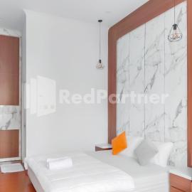 Khayrizsan Guest House Mitra RedDoorz，位于Cibeureum的酒店