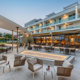 Hotel Vinifera Wine & Spa 5 Stars Superior，位于巴拉顿菲赖德的酒店