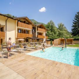 CROSINA HOLIDAY - Residence Toli，位于莱德罗的酒店